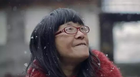 <轉(zhuǎn)>寫性的詩人余秀華：“我就是蕩婦，就是妓女！怎么了？”